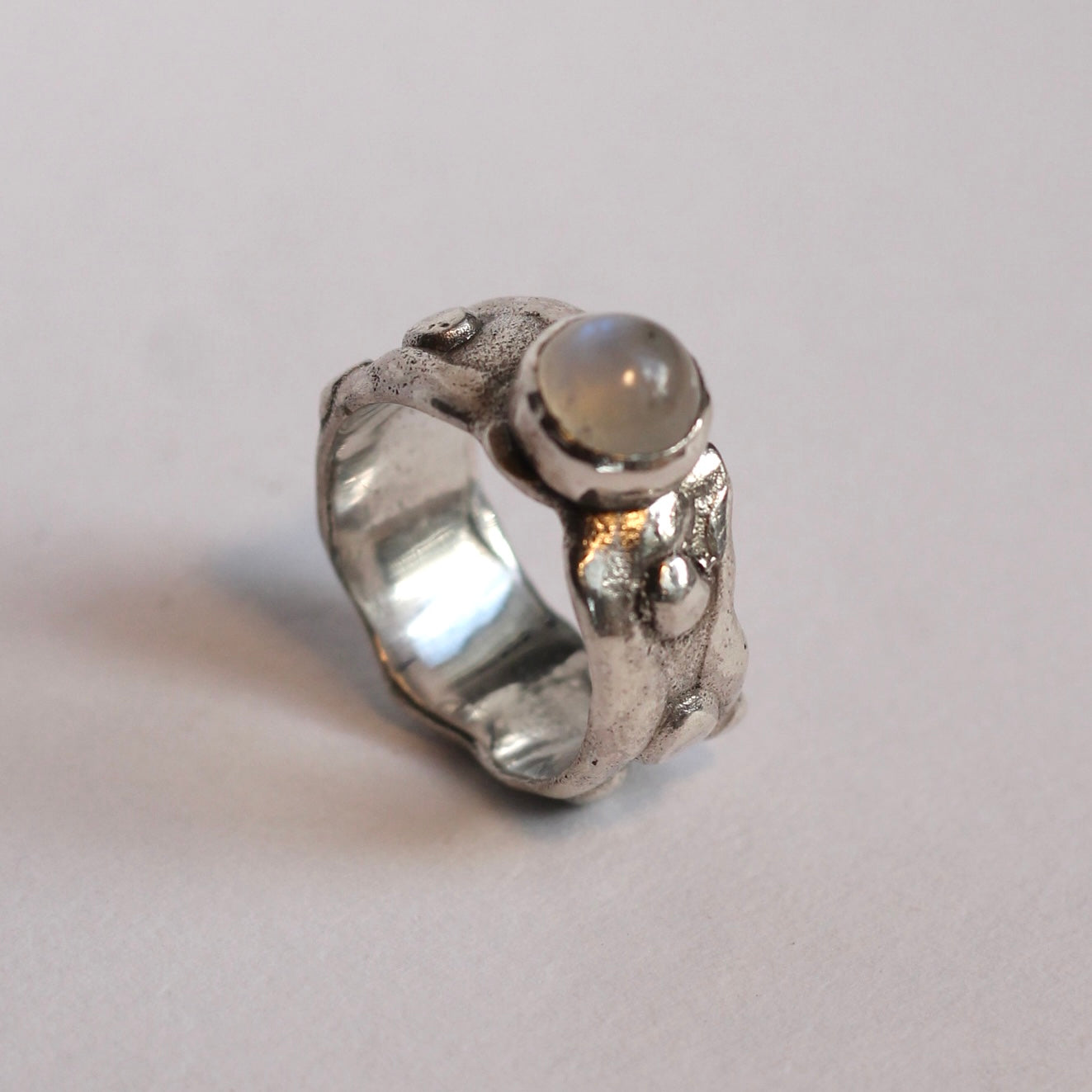 anillo PUNTOS + piedra luna